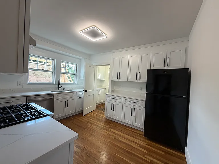 26 Louise St #26 — Photo 2