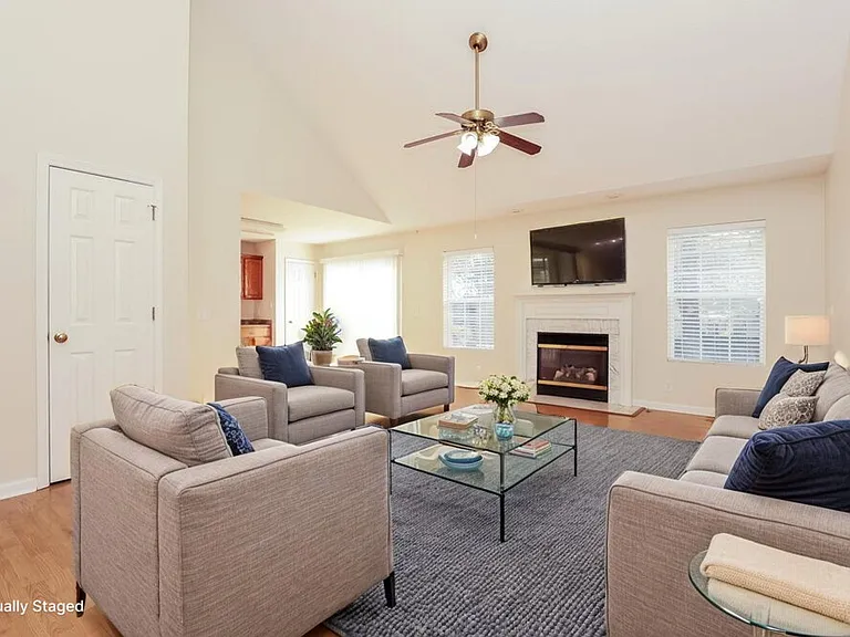 2313 Leighton Way — Photo 4