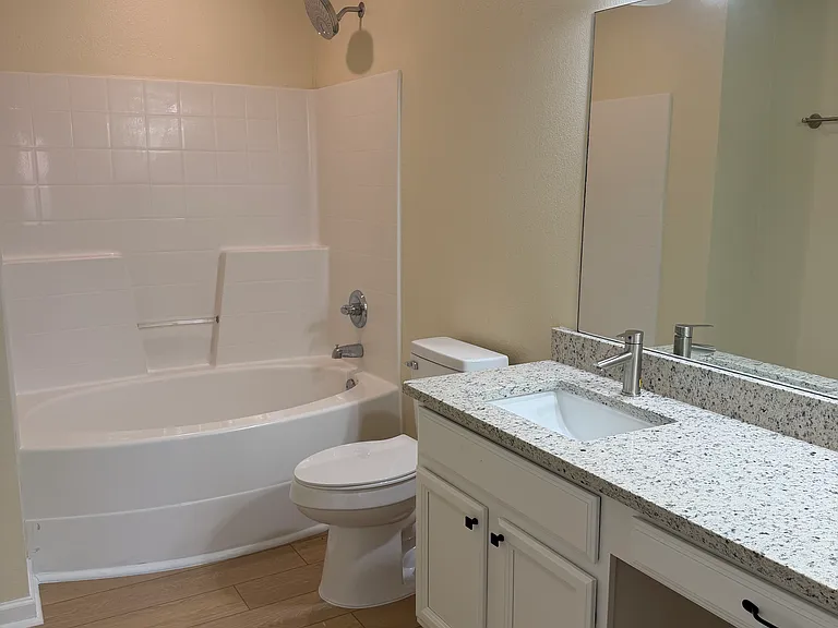 226 Dormont Dr NE — Photo 6
