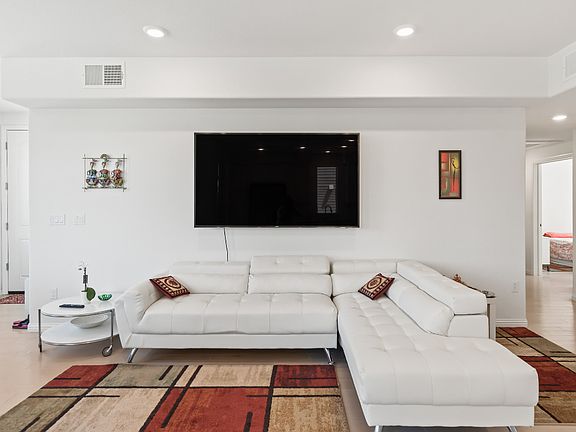 2nd image of 161 Lexington Ave