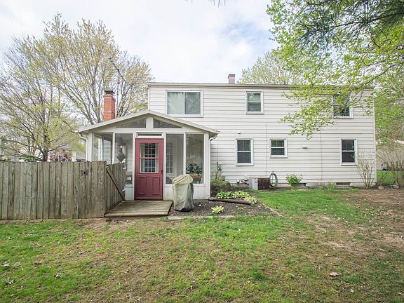 3rd image of 413 Garden Gate Ct