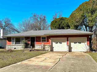 1504 Monument Rd, Ponca City, OK 74604