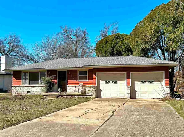 1504 Monument Rd, Ponca City, OK 74604