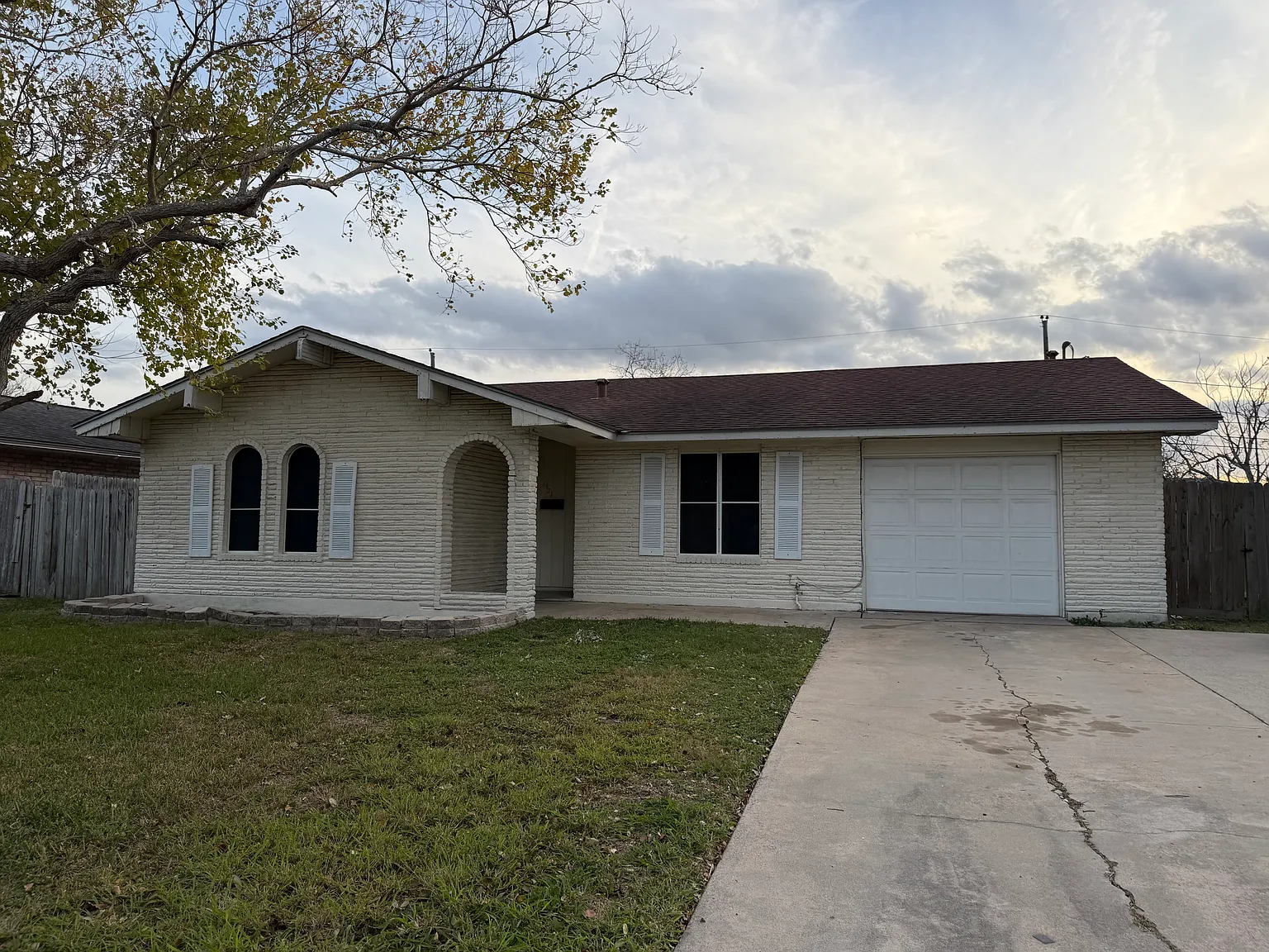 3 bed, 1094 sqft, $2,000 — Photo 1