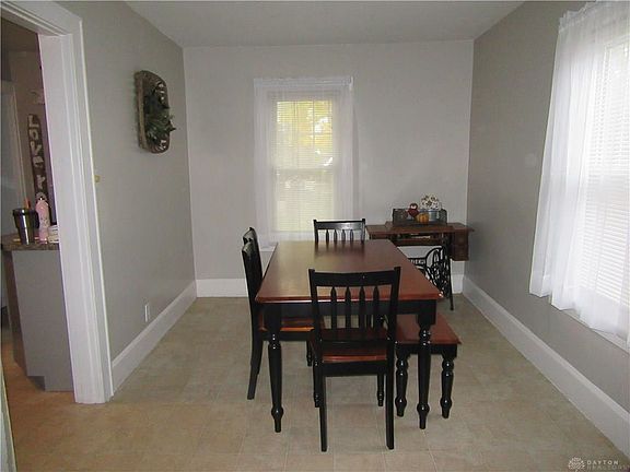 4th image of 102 Highland St