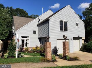 2043 Beacon Pl, Reston, VA 20191