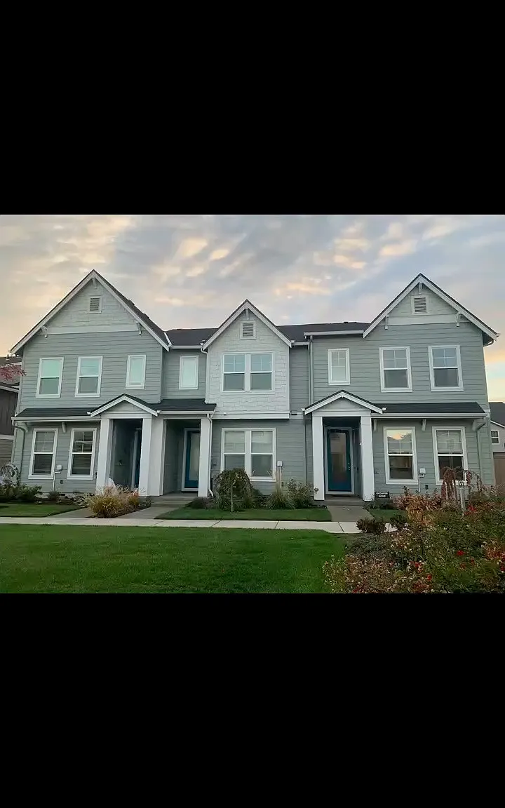 3314 SE Farrow Ln — Photo 1