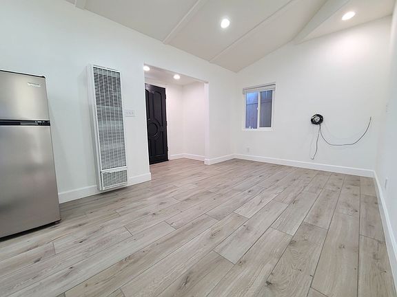 4th image of 12567 Knoll Dr #B