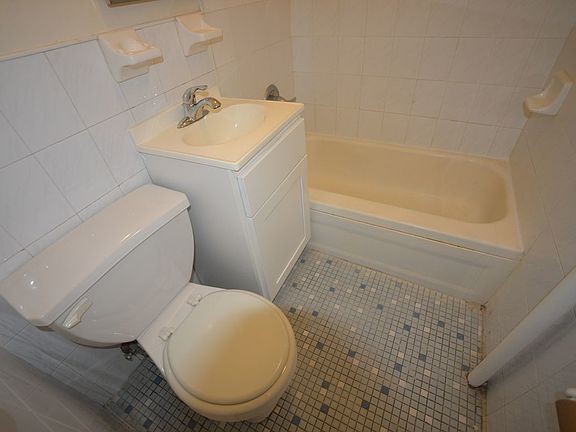4th image of 300 E 92nd St #2BB