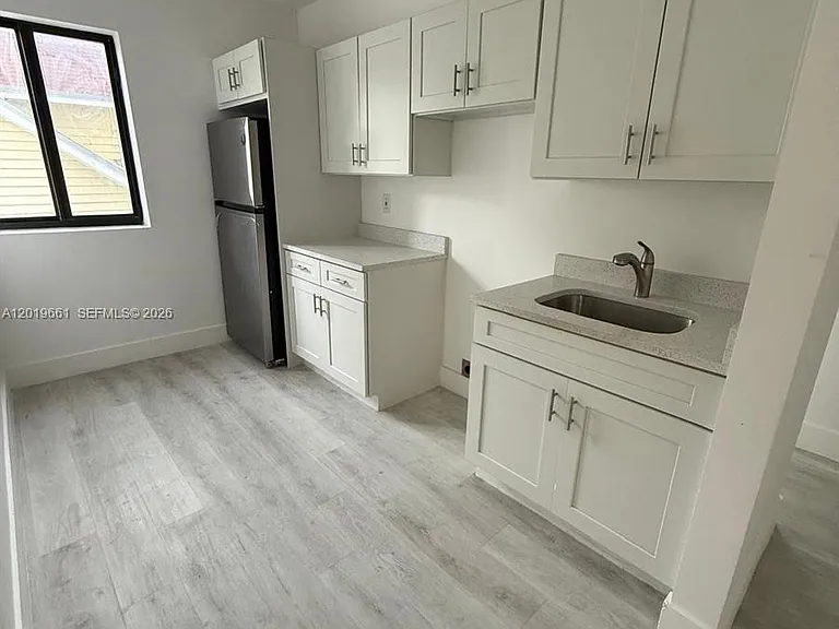 1101 SW 12th Ct #7 — Photo 2