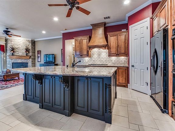 4th image of 1202 Lorraine Ct