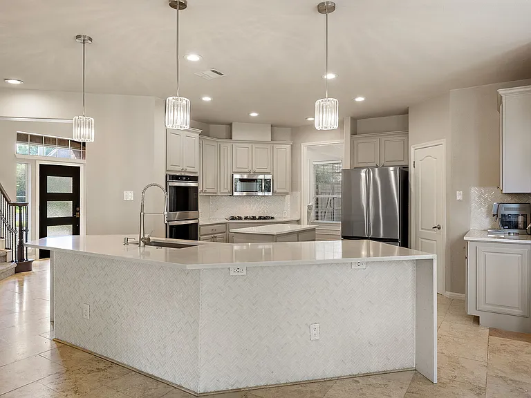 2114 Hilton Head Dr — Photo 9