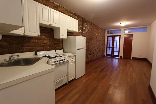 Rented by Dynamik Realty | media 28