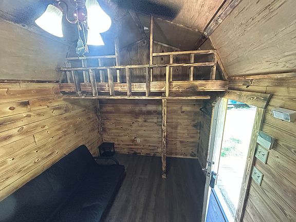4th image of 92 Wildwood Dr