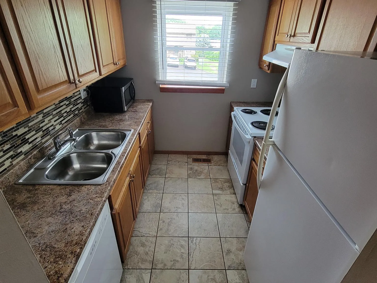 2 bed, 1.5 bath, 1000 sqft, $1,450 — Photo 2