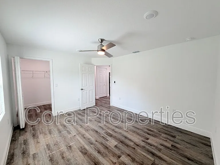 403 E Pearl St — Photo 8
