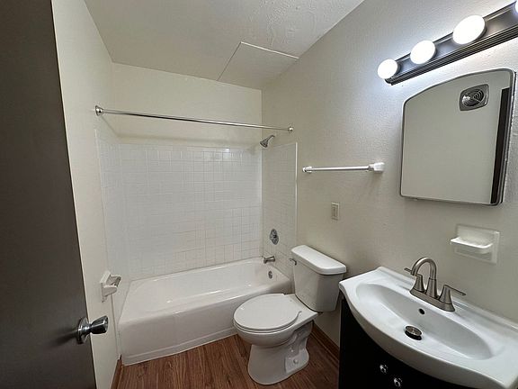 3rd image of 2910 E Bolivar Ave #7