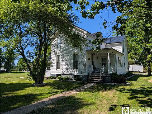 2nd image of 202 Maple Ave
