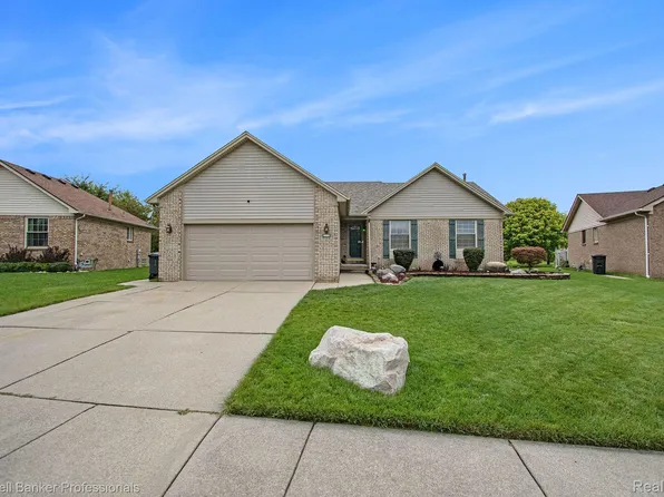 50061 Dove Ln, Chesterfield, MI 48051