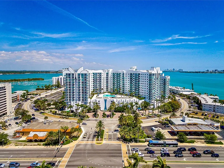 7900 Harbor Island Dr #706 — Photo 33