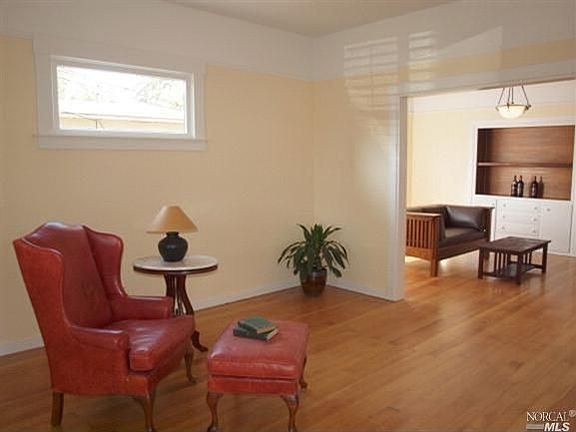 4th image of 373 1st St W