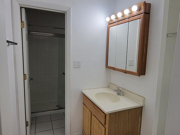 3rd image of 655 Deepwoods Dr