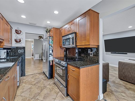 5th image of 11160 NW 39th Court
