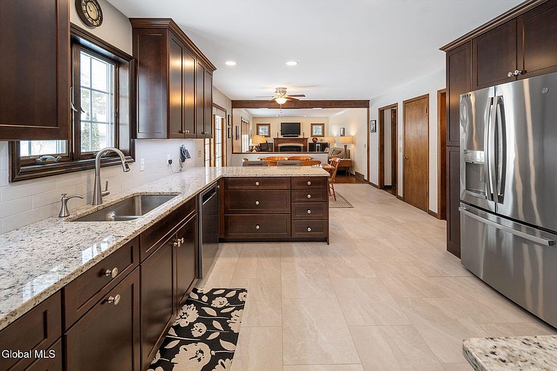4th image of 214 Benjamin Street