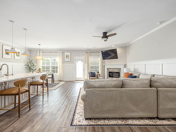 5th image of 8032 Barton Dr