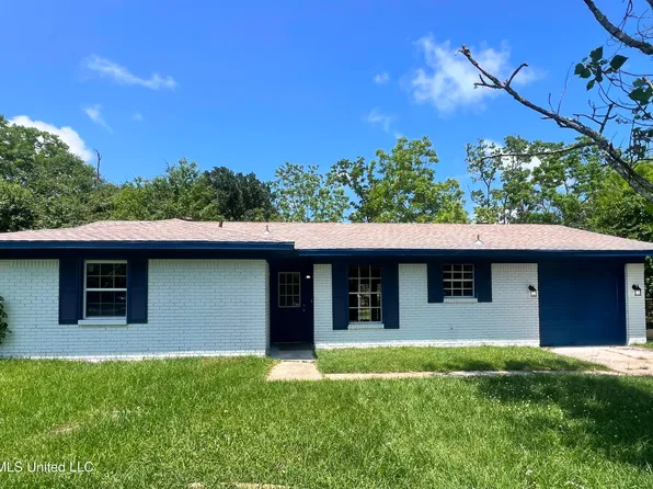 2405 Woolmarket St, Gulfport, MS 39503