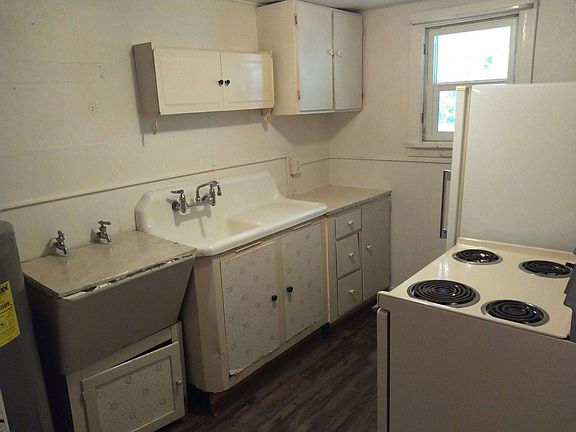5th image of 445-447 NE Campus St