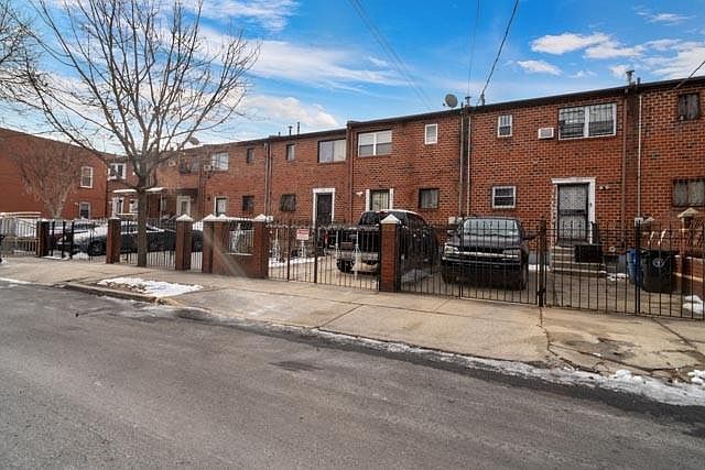 1st image of 576 Barbey St