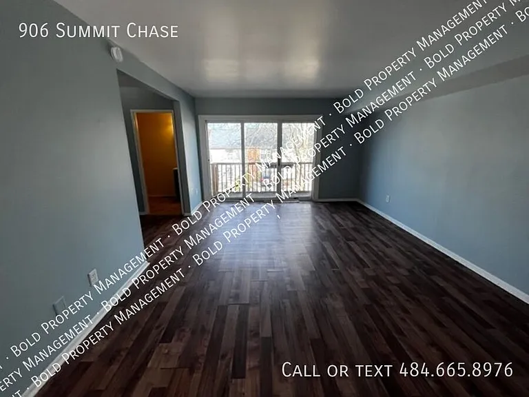 906 Summit Chase Dr — Photo 2
