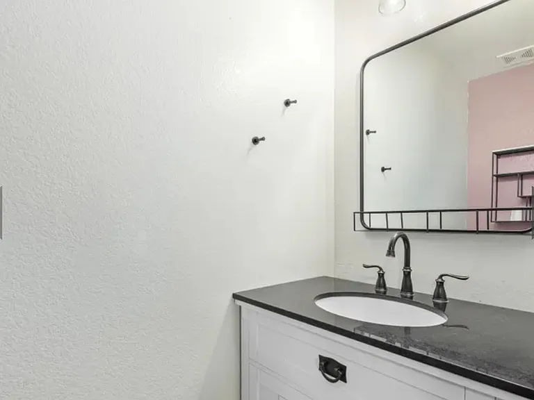 Downstairs bathroom (guest)
