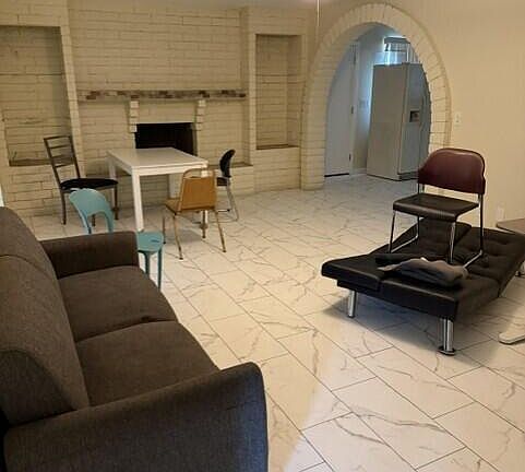 3rd image of 2904 W CACTUS Road