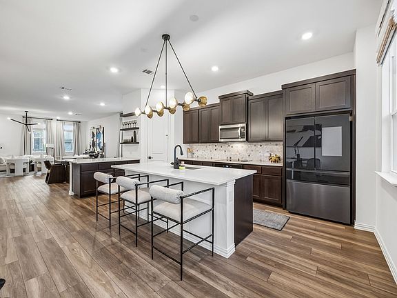 3rd image of 7537 Laburnam Rd