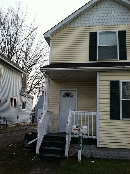 Entry way going upstairs