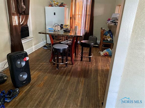 3rd image of 1537 Remington St