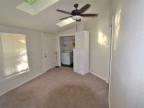 2nd image of 1325 Acorn Ln