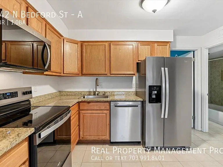 142 N Bedford St #A — Photo 11