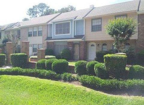1st image of 425 Sunset Dr