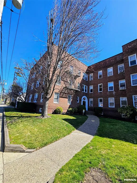 Building Photo - 975-995 Teaneck Rd #1M