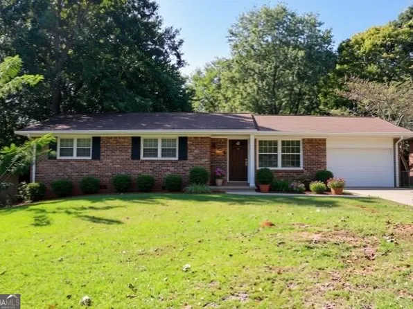 884 Pine Roc Dr, Stone Mountain, GA 30083