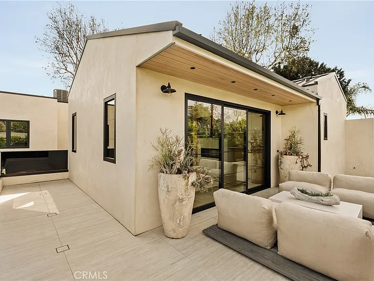 11937 Addison St — Photo 22