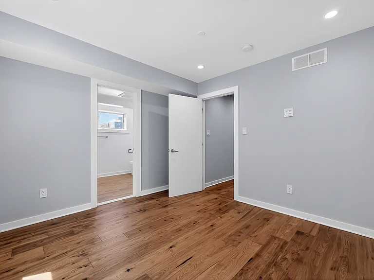 869 Corinthian Ave #1 — Photo 17
