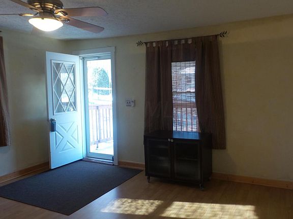 4th image of 418 Charles Ct