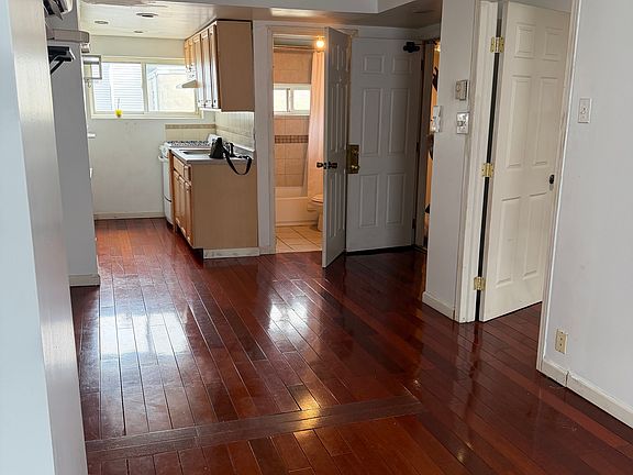 4th image of 917 S 16th St Floor 3