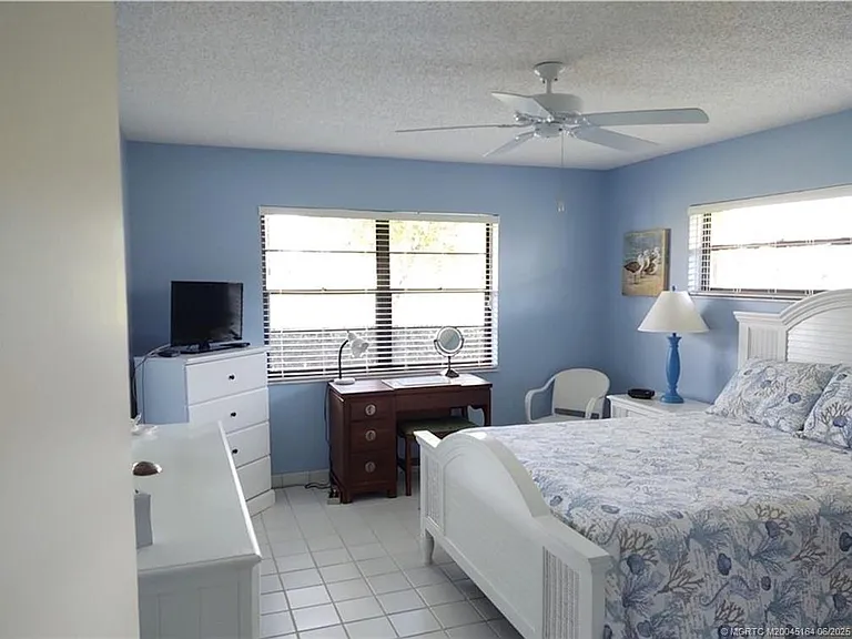 SE Sea Island Way — Photo 25