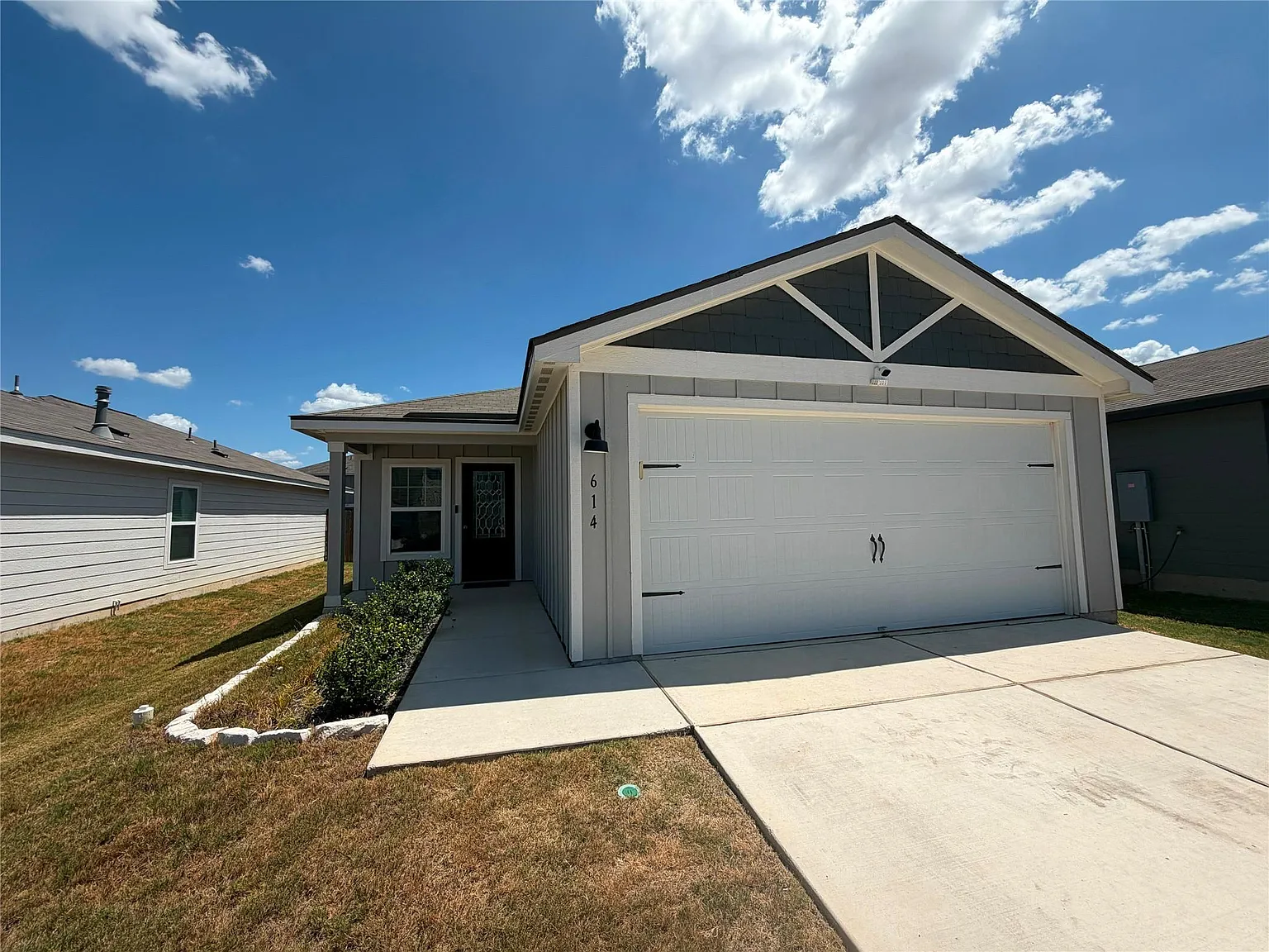 3 bed, 2.0 bath, 1582 sqft, $2,200 — Photo 2