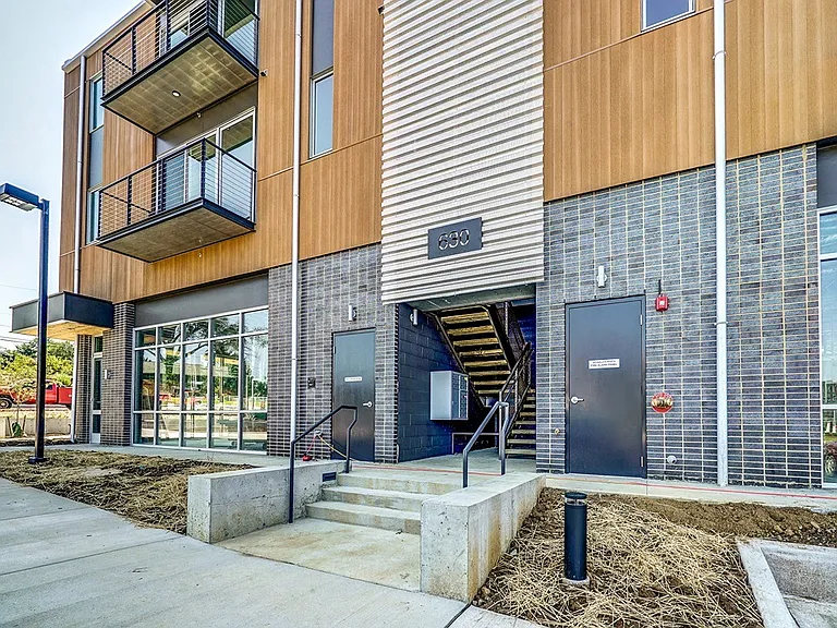 Riverside Village Apartments — Photo 7